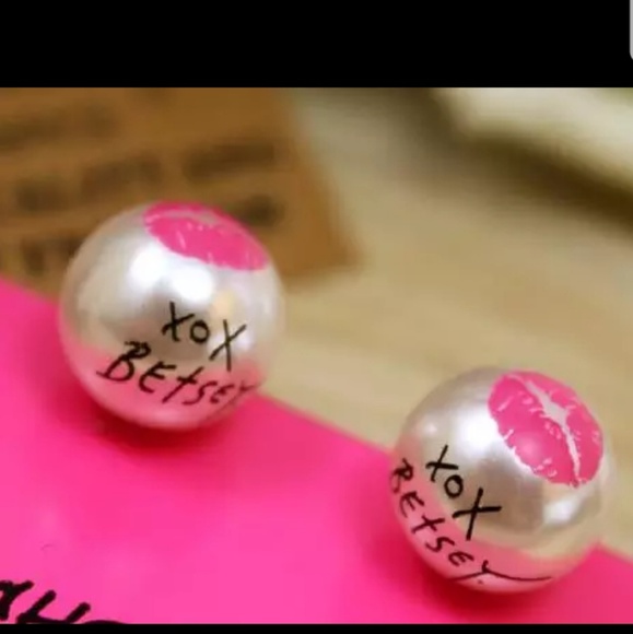 Betsey stud earrings - Picture 1 of 3